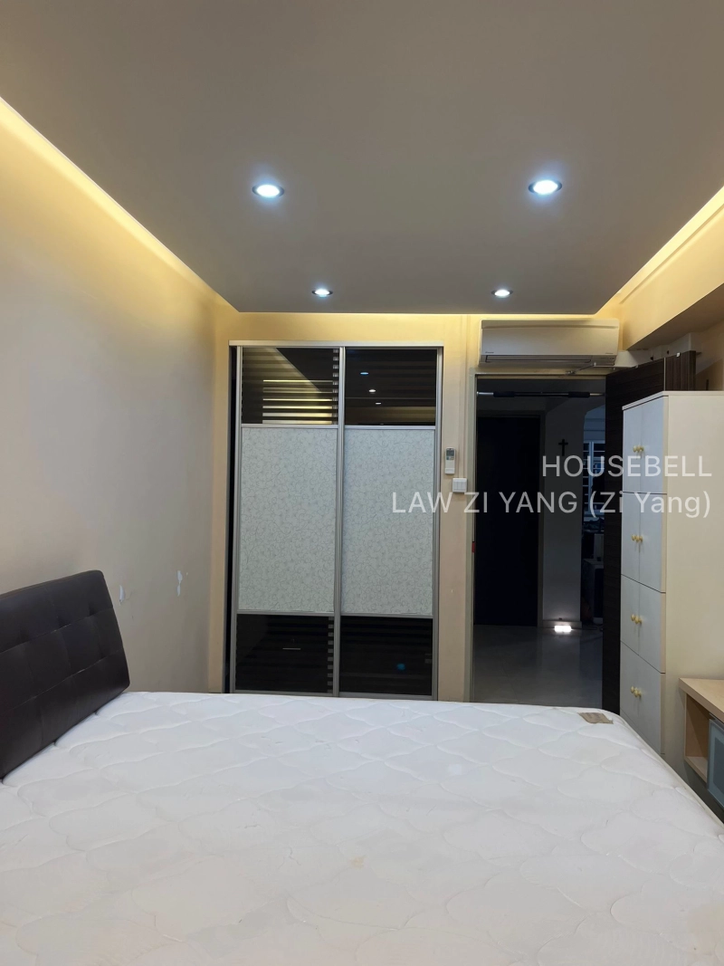 Common room at Tampines available